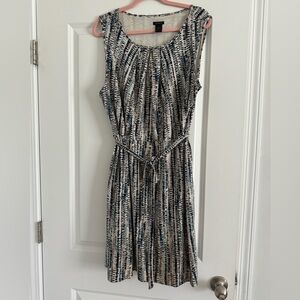 Ann Taylor shift dress in beautiful print!